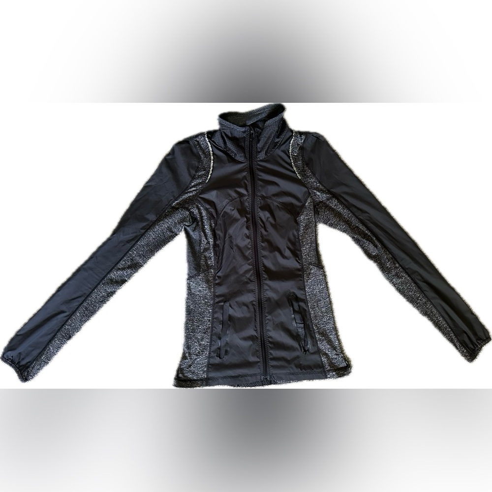 Lululemon Run: Featherweight Hybrid Jacket - Picture 8 of 12